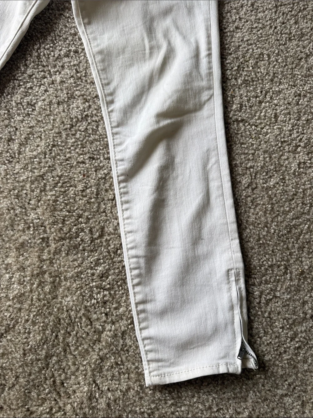 Free People Women’s White Skinny Ankle Jeans with Ankle Zips SIZE 28